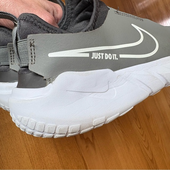 Nike Flex Runner 2 Slip-On Running Sneakers flat Gray white Shoes Boys Size 6 - Picture 10 of 13